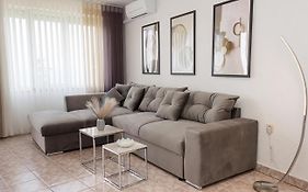 Two Identical Designer 2Bd Flats With Sea View In Balchik By Flat Mаnager